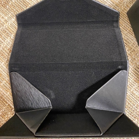 GLASSY FOLDABLE GLASSES CASE AND BOX - Picture 9 of 11